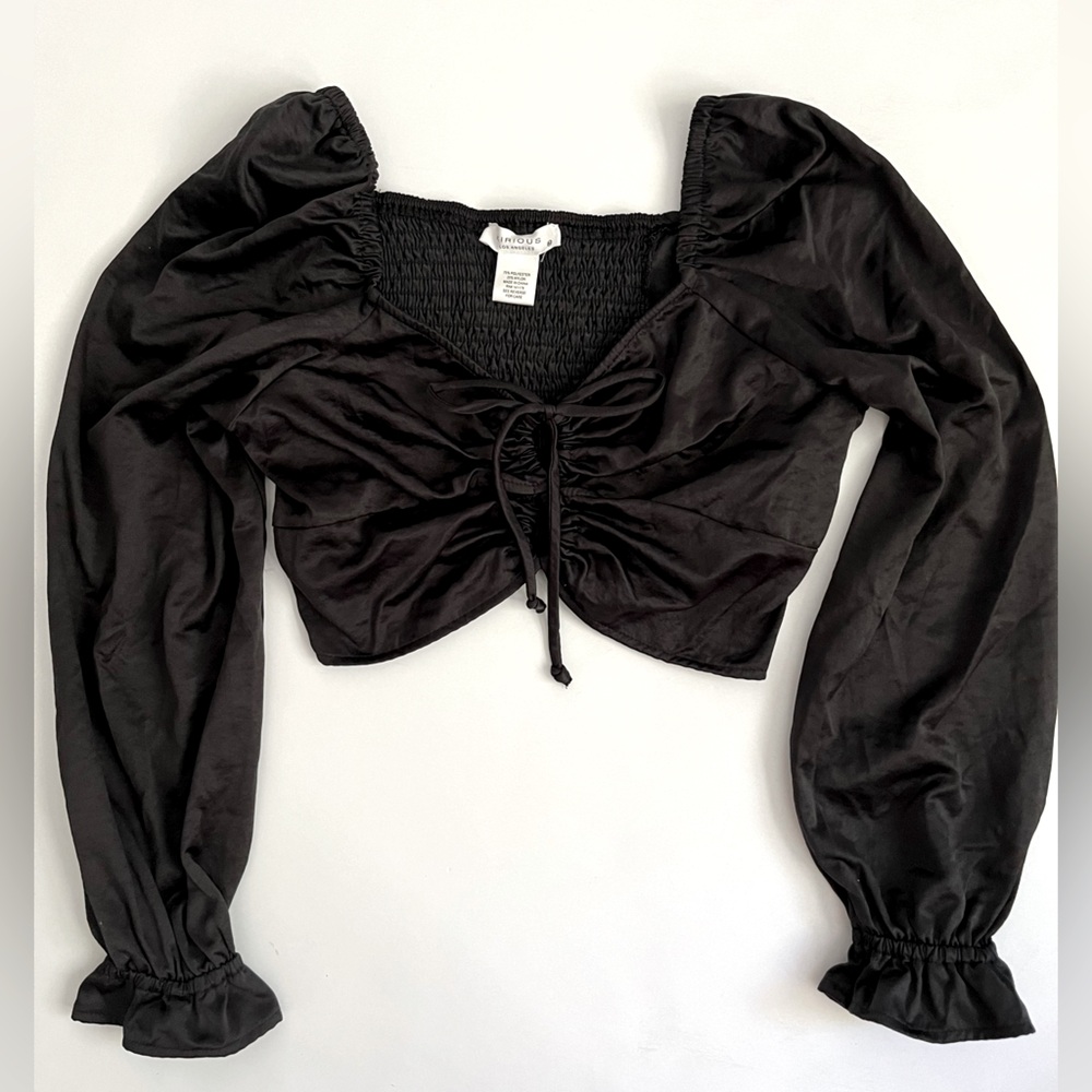 KIRIOUS Long Sleeve with front keyhole lacing detail and back smocking body
